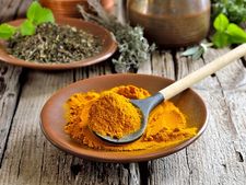 ಅರಿಶಿನದ ಹೇರ್ ಮಾಸ್ಕ್ ಬಳಸಿ- ಕೂದಲು ಉದ್ದವಾಗಿ ಬೆಳೆಯುತ್ತದೆ!     