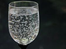 ರಾತ್ರಿ ಮಲಗುವ ಮುನ್ನ ಒಂದು ಲೋಟ ಉಗುರು ಬೆಚ್ಚಗಿನ ಬಿಸಿನೀರು ಕುಡಿಯಿರಿ-ಆರೋಗ್ಯವಾಗಿರುವಿರಿ