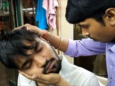 ಈತ ಕ್ಷೌರದಂಗಡಿಯಲ್ಲಿ ಕುತ್ತಿಗೆ ಮಸಾಜ್ ಮಾಡಿಸಿಕೊಂಡು ಆಸ್ಪತ್ರೆ ಸೇರಿದ! ಅಷ್ಟಕ್ಕೂ ಏನಾಯಿತು ಗೊತ್ತೇ?