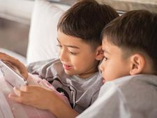 ಮಲಗುವ ಮೊದಲು ಮಕ್ಕಳ ಕೈಗೆ ಅಪ್ಪಿ ತಪ್ಪಿಯೂ ಮೊಬೈಲ್ ನೀಡಬೇಡಿ! 