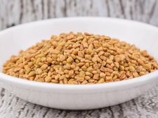 ಮೆಂತೆಕಾಳುಗಳನ್ನು ಬಳಸಿಕೊಂಡು ಕೂದಲು ಉದುರುವಿಕೆ ಸಮಸ್ಯೆ ನಿವಾರಿಸಿ  