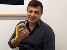 ಪ್ರದರ್ಶನಕ್ಕಿಟ್ಟ 85 ಲಕ್ಷ ಬೆಲೆಬಾಳುವ ಬಾಳೆಹಣ್ಣು ತಿಂದ ಭೂಪ!