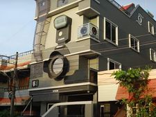 ಥೇಟ್ ಕ್ಯಾಮರಾದಂಥ ಮನೆ , ಮಕ್ಕಳಿಗೂ ಕ್ಯಾಮರಾ ಹೆಸರಿಟ್ಟ ಫೋಟೋಗ್ರಾಫರ್