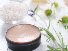 ನಿಮ್ಮ ಕೋಮಲ ತುಟಿಗಳಿಗಾಗಿ ಮನೆಯಲ್ಲಿಯೇ ತಯಾರಿಸಿ ಈ ಲಿಪ್ ಬಾಮ್ ಗಳನ್ನು...