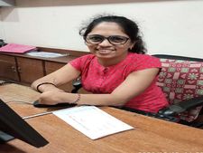 ಮಹಿಳಾ ದಿನದ ವಿಶೇಷ: ಬೆರಳುಗಳಿಲ್ಲದೇ ಬದುಕು ಕಟ್ಟಿಕೊಂಡ ಮಾಲಿನಿ ನಮ್ಮೆಲ್ಲರ ಹೆಮ್ಮೆ