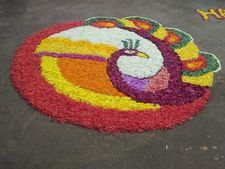  ಓಣಂ  2021: ಕಣ್ಮನ ಸೆಳೆಯುವ ಪೂಕಳಂ ಸೊಬಗು ನೋಡಿ