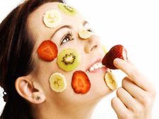 ಹೊಳೆಯುವ, ಮೊಡವೆಯುಕ್ತ ತ್ವಚೆಗೆ ಸ್ಟ್ರಾಬೆರಿ ಫೇಸ್‌ಪ್ಯಾಕ್‌ ಇಂದೇ ಬಳಸಿ ನೋಡಿ!