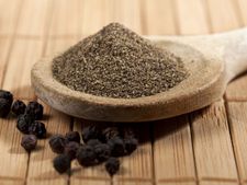 ಖಾಲಿ ಹೊಟ್ಟೆಯಲ್ಲಿ 1 ಚಮಚ ಕರಿಮೆಣಸಿನ ಪುಡಿಯನ್ನು ಈ 2 ಪದಾರ್ಥಗಳೊಂದಿಗೆ ಸೇವಿಸಿ, ಈ ಸಮಸ್ಯೆಗಳು ಕಣ್ಮರೆಯಾಗುತ್ತವೆ