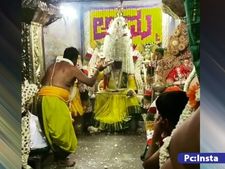 ಬೆಂಗಳೂರಿನಲ್ಲಿ ಐತಿಹಾಸಿಕ ಪ್ರಸಿದ್ಧ ಕರಗ: ಮುಸ್ಲಿಂ ದರ್ಗಾಕ್ಕೆ ಭೇಟಿ, ಕರಗ ಬಳಿಕ ಪತ್ನಿಗೆ ಮತ್ತೆ ತಾಳಿಕಟ್ಟುವ ಪೂಜಾರಿ ಹೀಗೆ ಹಲವ