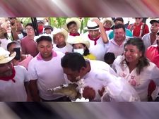 ಮೊಸಳೆಯನ್ನು ಮದುವೆಯಾದ ಮೆಕ್ಸಿಕೋ  ಮೇಯರ್‌: ವಿಚಿತ್ರ ಘಟನೆಯ ಫೋಟೋಗಳು ವೈರಲ್