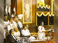 ಸಾಂತಾಲಿ ಸೀರೆಯಲ್ಲಿ ಪ್ರಮಾಣ ವಚನ  ಸ್ವೀಕರಿಸಿದ ರಾಷ್ಟ್ರಪತಿ: ತುಂಬಾ ಟ್ರೆಂಡ್‌ನಲ್ಲಿರುವ ಈ ಸೀರೆಯ ವಿಶೇಷತೆಯೇನು ಗೊತ್ತೇ?