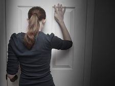 ಮನೆಯಿಂದ ದೂರವಿರೋಕೆ ಕಷ್ಟವಾಗ್ತಿದ್ಯಾ? ಹಾಗಿದ್ರೆ ಈ ಟಿಪ್ಸ್ ಅಳವಡಿಸಿಕೊಳ್ಳಿ ಖುಷಿಯಾಗಿರಬಹುದು