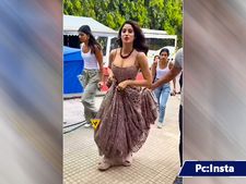 ಲೆಹಂಗಾಗೆ ಚಪ್ಪಲಿ ಧರಿಸಿ ಜಾಹ್ನವಿ ಕಪೂರ್  ಪಜೀತಿ:  ವೀಡಿಯೋ ವೈರಲ್