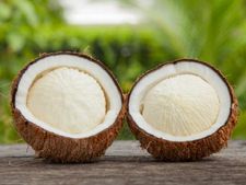 ತೆಂಗಿನಕಾಯಿ ಖೂಬು ಎಷ್ಟೊಂದು ಪ್ರಯೋಜನಕಾರಿ ಗೊತ್ತಾ? ತೂಕನೂ ಕಡಿಮೆ ಮಾಡುತ್ತೆ