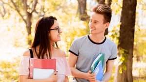 ನಿಮ್ಮ ಕ್ರಷ್ ಗಮನವನ್ನು ನಿಮ್ಮತ್ತ ಸೆಳೆಯೋದು ಹೇಗೆ!