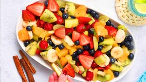 ಬೇಸಿಗೆಯ ಹೀಟ್‌ ಕಡಿಮೆ ಮಾಡಲು ಈ ರೀತಿ ಫ್ರೂಟ್‌ ಸಲಾಡ್‌ ತಯಾರಿಸಿ ತಿನ್ನಿ 