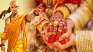 ಚಾಣಕ್ಯನ ಪ್ರಕಾರ ಈ ಸೂತ್ರಗಳನ್ನು ಪಾಲಿಸಿದ್ರೆ ದಾಂಪತ್ಯದಲ್ಲಿ ಬಿರುಕು ಕಾಣಿಸಿಕೊಳ್ಳಲು ಸಾಧ್ಯವೇ ಇಲ್ಲ!    