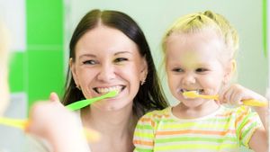 ಮಗುವಿಗೆ ಹಲ್ಲುಜ್ಜುವುದನ್ನು ಕಲಿಸುವಾಗ ಈ ವಿಚಾರ ಮರೆಯಲೇಬೇಡಿ