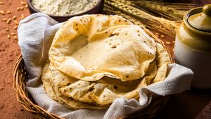 ದಿನನಿತ್ಯ ಚಪಾತಿಯನ್ನು ಗೋವುಗಳಿಗೆ ಅರ್ಪಿಸಿದ್ರೆ ಪಿತೃದೋಷ ಪರಿಹಾರ ! 