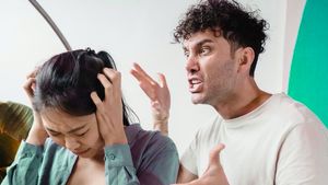 ಮಾತು ಮಾತಿಗೂ ನಿಮ್ಮ ಸಂಗಾತಿ ಉರಿದು ಬೀಳ್ತಾರಾ? ಅವರ ಕೋಪ ತಣಿಸಲು ಇಲ್ಲಿದೆ ಟಿಪ್ಸ್