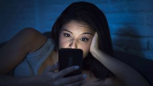 ಸ್ಮಾರ್ಟ್‌ಫೋನ್ ತುಂಬಾ ಹೊತ್ತು ಬಳಸುತ್ತಿದ್ದೀರಾ? ಹಾಗಾದರೆ ಈ ಅಪಾಯದ ಅರಿವಿರಲಿ 