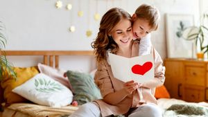 ಅಮ್ಮಂದಿರ ದಿನ: ಮಗ/ಮಗಳು  ಅಮ್ಮನಿಗೆ ಶುಭ ಕೋರಲು ಇಲ್ಲಿದೆ ಹೃದಯಸ್ಪರ್ಶಿ ಶುಭಾಶಯಗಳು