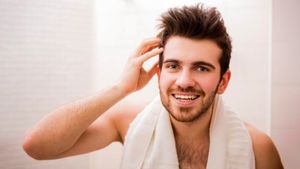 ಪುರುಷರೇ ಒಣ ಕೂದಲಿನ ಸಮಸ್ಯೆ ನಿಮ್ಮನ್ನು ಕಾಡ್ತಿದ್ಯಾ? ಈ ಟಿಪ್ಸ್‌ ಟ್ರೈ ಮಾಡಿ