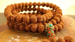 ರುದ್ರಾಕ್ಷಿ ಧರಿಸಿದಾಗ ಅಪ್ಪಿ-ತಪ್ಪಿಯೂ ಈ 4 ಕಾರ್ಯ ಮಾಡಲೇಬಾರದು 