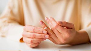 ದಾಂಪತ್ಯದಲ್ಲಿ ಒಂಟಿತನ ಹೆಚ್ಚಾಗಿ ಕಾಡ್ತಿದ್ಯಾ? ಅದಕ್ಕೆ ಪರಿಹಾರವೇನು?  