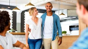 ನಿಮ್ಮ ಹುಡುಗನ ಸ್ನೇಹಿತರನ್ನು ಭೇಟಿ ಮಾಡುವಾಗ ಈ ವಿಚಾರ ಗೊತ್ತಿರಲಿ 