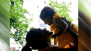 ಅಮ್ಮ ಅಂದರೆ ಅಷ್ಟಕಷ್ಟೆ, ಅವಳ ಬಗ್ಗೆ ಕೋಪವಿತ್ತು,  ಅಮ್ಮಾ ನೀನ್ಯಾಕೆ  ಹಾಗೆ ಮಾಡಿದೆ ಈ ಎಂದು ಈಗ ಅರಿವಾಗಿದೆ 