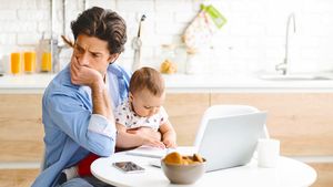 Fathers Day 2023: ಮಗು ಜನಿಸಿದಾಗ ಕೆಲ ತಂದೆಯರಿಗೂ ಕಾಡುವ ಖಿನ್ನತೆ, ಲಕ್ಷಣಗಳೇನು?