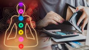 ಸಿಕ್ಕಾಪಟ್ಟೆ ಸಾಲ ಆಗಿದ್ಯಾ? ನಿತ್ಯ ಈ ಮಂತ್ರಗಳನ್ನು ಪಠಿಸಿ! 