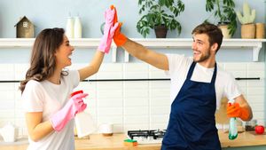 ಗಂಡ ಮನೆಕೆಲಸ ಮಾಡೋದಿಲ್ವಾ? ಸೋಮಾರಿಯಾಗಿದ್ದಾರಾ? ಅವರಿಂದ ಸಹಾಯ ಪಡೆಯೋದು ಹೇಗೆ?  