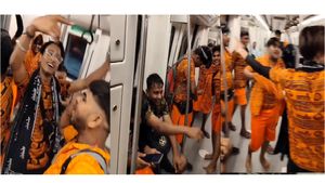 ದೆಹಲಿ  ಮೆಟ್ರೋದಲ್ಲಿ ಕಾವಾಡಿಯ ಯಾತ್ರಿಕರ ನೃತ್ಯ ವೈರಲ್:  ಈ ಯಾತ್ರೆಯ ಧಾರ್ಮಿಕ ಮಹತ್ವವೇನು?