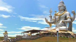 ಮುರುಡೇಶ್ವರ ದೇವಾಲಯಕ್ಕೆ ಯಾವ ಸಮಯದಲ್ಲಿ ಭೇಟಿ ನೀಡಬೇಕು? ಇಲ್ಲಿ ಸಲ್ಲಿಸಬೇಕಾದ ವಿಶೇಷ ಪೂಜೆಗಳ್ಯಾವುದು?