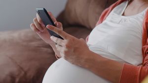 ಬ್ಲೂ ಲೈಟ್‌ ಗರ್ಭಿಣಿ ಮೇಲೆ ಬಿದ್ದರೆ  ಮಗುವಿಗೆ  ಅಪಾಯ!