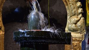  ಶ್ರಾವಣ ಮಾಸ: ಶಿವನಿಗೆ ಯಾವ ವಸ್ತುಗಳಿಂದ ಅಭಿಷೇಕ ಮಾಡಿದರೆ ಏನು ಫಲ ಸಿಗುವುದು?