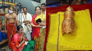 ಹಿಂದೂ ಧರ್ಮ ವಿರೋಧಿಸುವ ಉದಯನಿಧಿ ಸ್ಟಾಲಿನ್‌: ತಾಯಿ  ಹಿಂದೂ ದೇವರುಗಳ ಪರಮಭಕ್ತೆ !