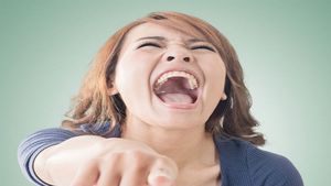 ವಿಶ್ವ ನಗು ದಿನ: ನಗಬಾರದ ಸ್ಥಳದಲ್ಲಿ ನಗು ಬಂದರೆ  ಏನು ಮಾಡಬೇಕು ಗೊತ್ತಾ?