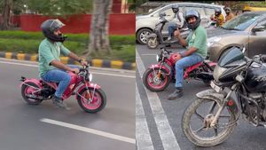 ಮಿನಿ ಬುಲೆಟ್‌ ವೀಡಿಯೋ ವೈರಲ್‌: ಭಾರತದಲ್ಲಿ ಈ  ರೀತಿ ಬೈಕ್ ಇರುವುದು ಇದೊಂದೇ!