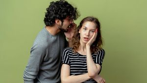 ಪುರುಷರು ತಮ್ಮ ಪತ್ನಿಗೆ  ಸಾಮಾನ್ಯವಾಗಿ  ಹೇಳುವ ಸುಳ್ಳುಗಳಿವು, ಸುಂದರ ದಾಂಪತ್ಯಕ್ಕೆ ಇದು ರೀತಿ ಚೆನ್ನಾಗಿಯೇ  ಇರುತ್ತೆ