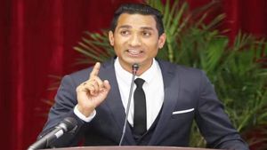 ಹಾಲು ಮಾರಿ, ಹೋಟೆಲ್ ಕೆಲಸ ಮಾಡಿ ನಟನಾದ..ಚೀನಾ ಶಾಲಾ ಪುಸ್ತಕದಲ್ಲೂ ಈತನದ್ದೇ ಪಾಠ..!