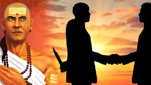 ಚಾಣಕ್ಯ ನೀತಿ: ಯಾರೊಂದಿಗಾದರೂ ಸ್ನೇಹ ಬೆಳೆಸುವ ಮೊದಲು ಈ 4 ವಿಷಯಗಳ ತಿಳಿದುಕೊಳ್ಳಿ..!