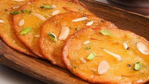  ಮಾಲ್ಪುವಾ ಮತ್ತು ರಾಬ್ರಿ ರೆಸಿಪಿ: ಮಾಲ್ಪುವಾ ರಾಬ್ರಿ ಜೊತೆ ಸವಿದರೆ  ಅದರ ರುಚಿ ಇದೆಯಲ್ಲಾ ಅಬ್ಬಾ!  