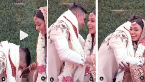 ಮದುಮಗಳ ಪಾದ ಮುಟ್ಟಿ ನಮಸ್ಕರಿಸಿದ ಮದುಮಗ: ಮನ ಮೆಚ್ಚಿದ  ಮದುಮಗನ ವೀಡಿಯೋ ವೈರಲ್