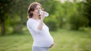 ಗರ್ಭಿಣಿ ನಿತ್ಯ ಎಷ್ಟು ನೀರು ಕುಡಿಯಬೇಕು.? ಹೆಚ್ಚು ಕುಡಿದರೆ ಏನಾಗುತ್ತೆ?