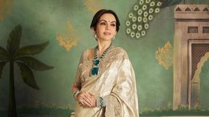 ನೀತಾ ಅಂಬಾನಿ ಧರಿಸಿದ ನೆಕ್ಲೆಸ್ ಬೆಲೆ ಕೇಳಿದ್ರೆ ಶಾಕ್ ಆಗೋದು ಪಕ್ಕಾ..!