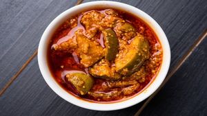 ರೆಸಿಪಿ: ಮಾವಿನಕಾಯಿ ಉಪ್ಪಿನಕಾಯಿ  ಹೀಗೆ ಮಾಡಿದರೆ ವರ್ಷದವರೆಗೆ ಇಟ್ಟರೂ ಹಾಳಾಗಲ್ಲ