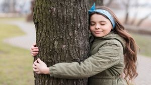 ಬೆಂಗಳೂರಲ್ಲಿ ಮರ ತಬ್ಬಿಕೊಳ್ಳಲು ₹1,500 ಶುಲ್ಕ..! ಇದೇನಿದು ಕಬ್ಬನ್ ಪಾರ್ಕ್‌ ನಡಿಗೆ..?